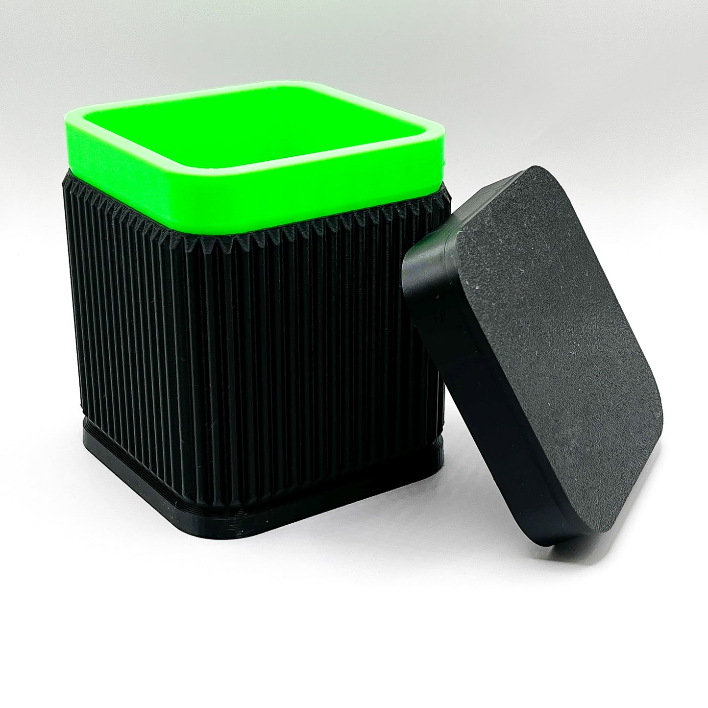 Ribbed Planter with Colour Accent (with Lid)